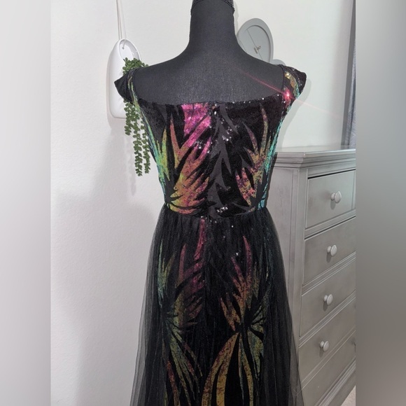 NWOT Off Shoulder Mesh Overlay Sequin Formal Gown - Picture 5 of 7